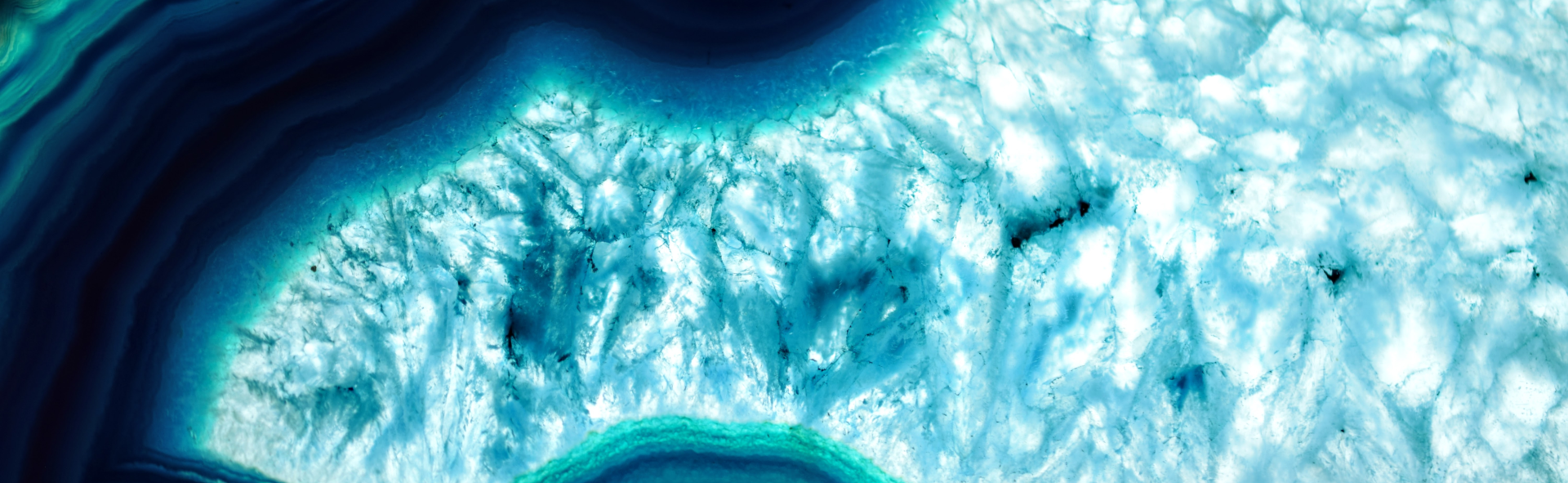 Cross-section+of+a+blue+agate+geode+%E2%80%93+a+natural+mineral+formation+with+layers+and+crystal+interior+%E2%80%93+page+1.png